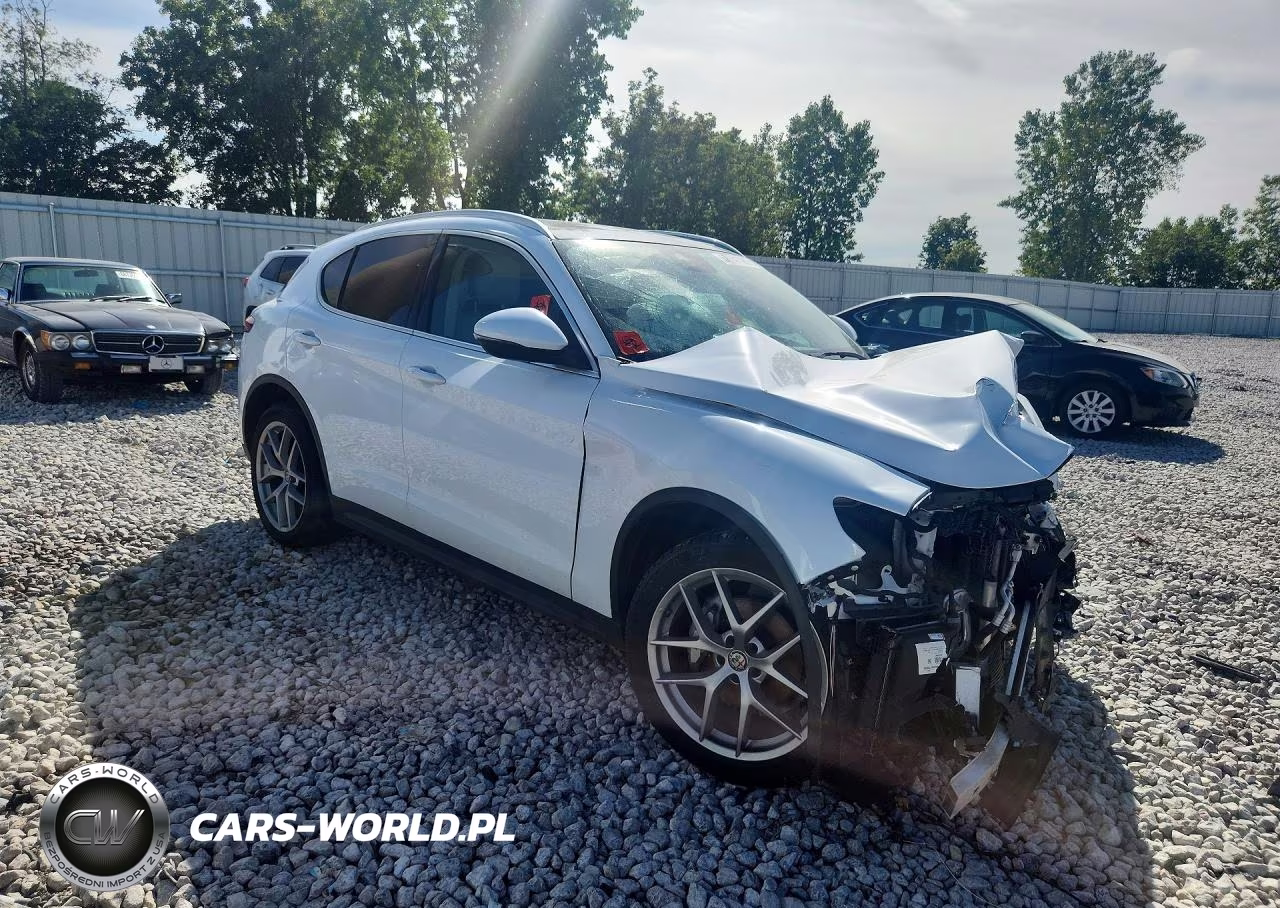 2018 Alfa Romeo Stelvio Ti Luxury VIN:ZASFAKRN1J7C16294 - 4