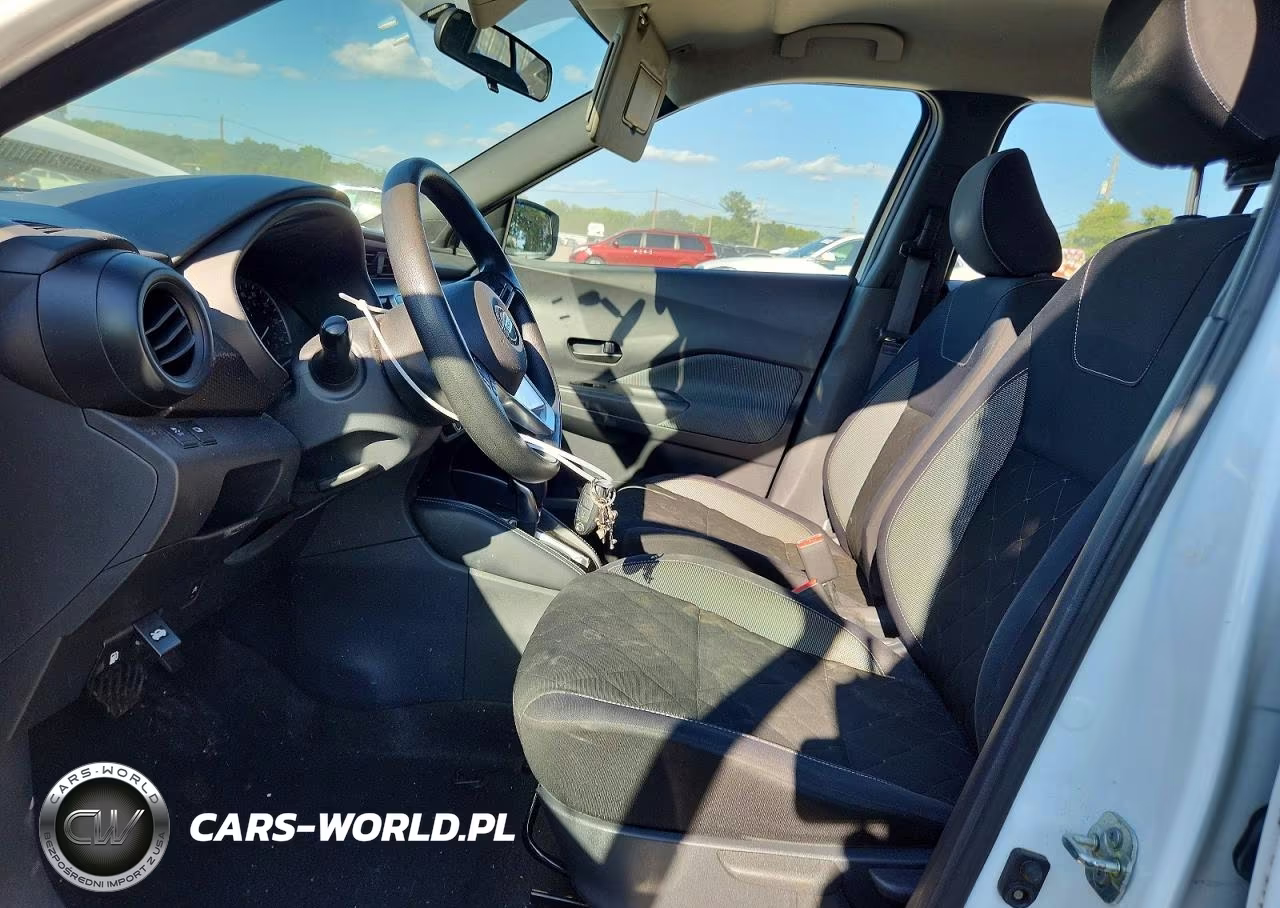 2019 Nissan Kicks S VIN:3N1CP5CU0KL506926 - 7
