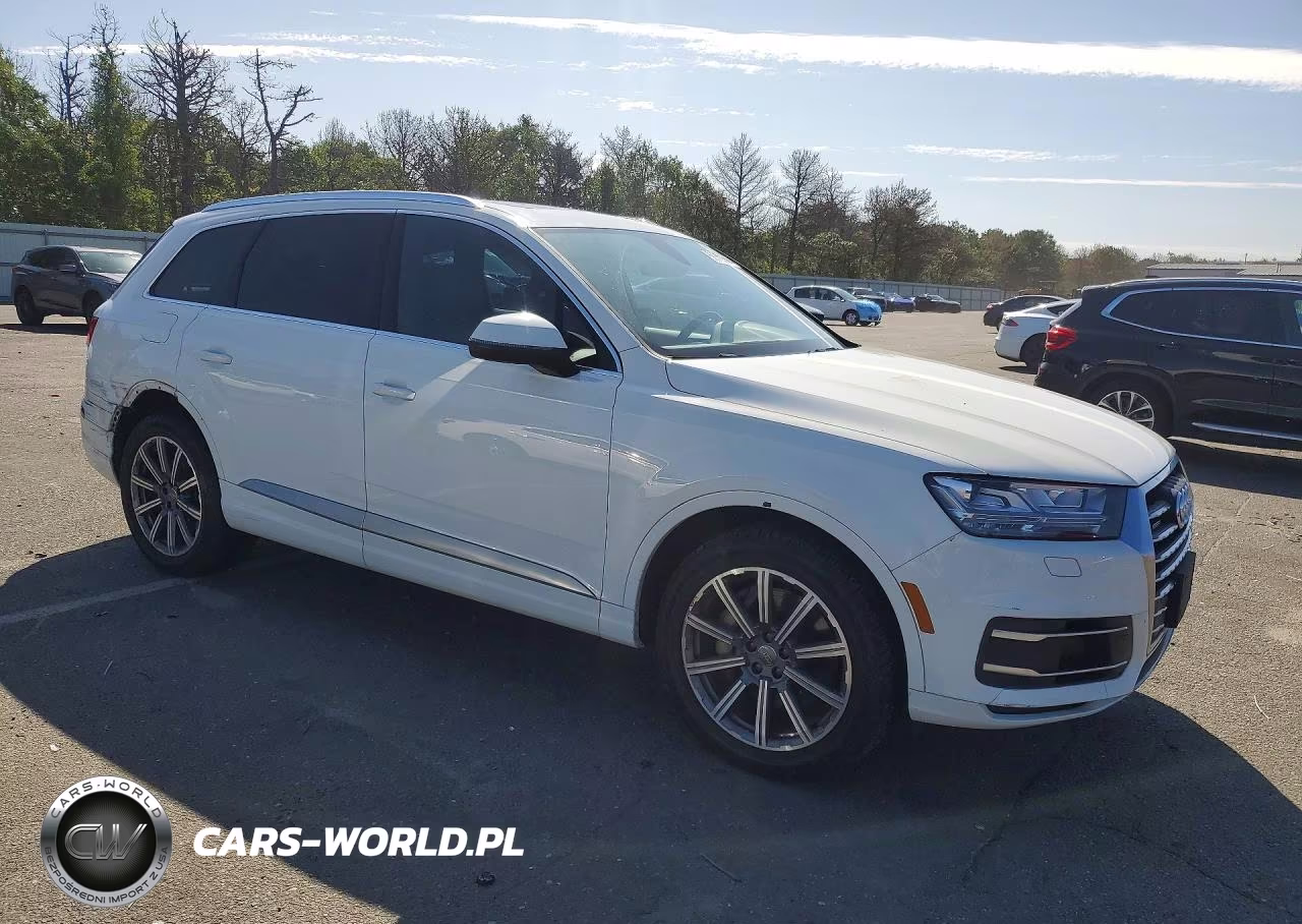 2017 Audi Q7 Premium Plus VIN:WA1LHAF70HD039010 - 4