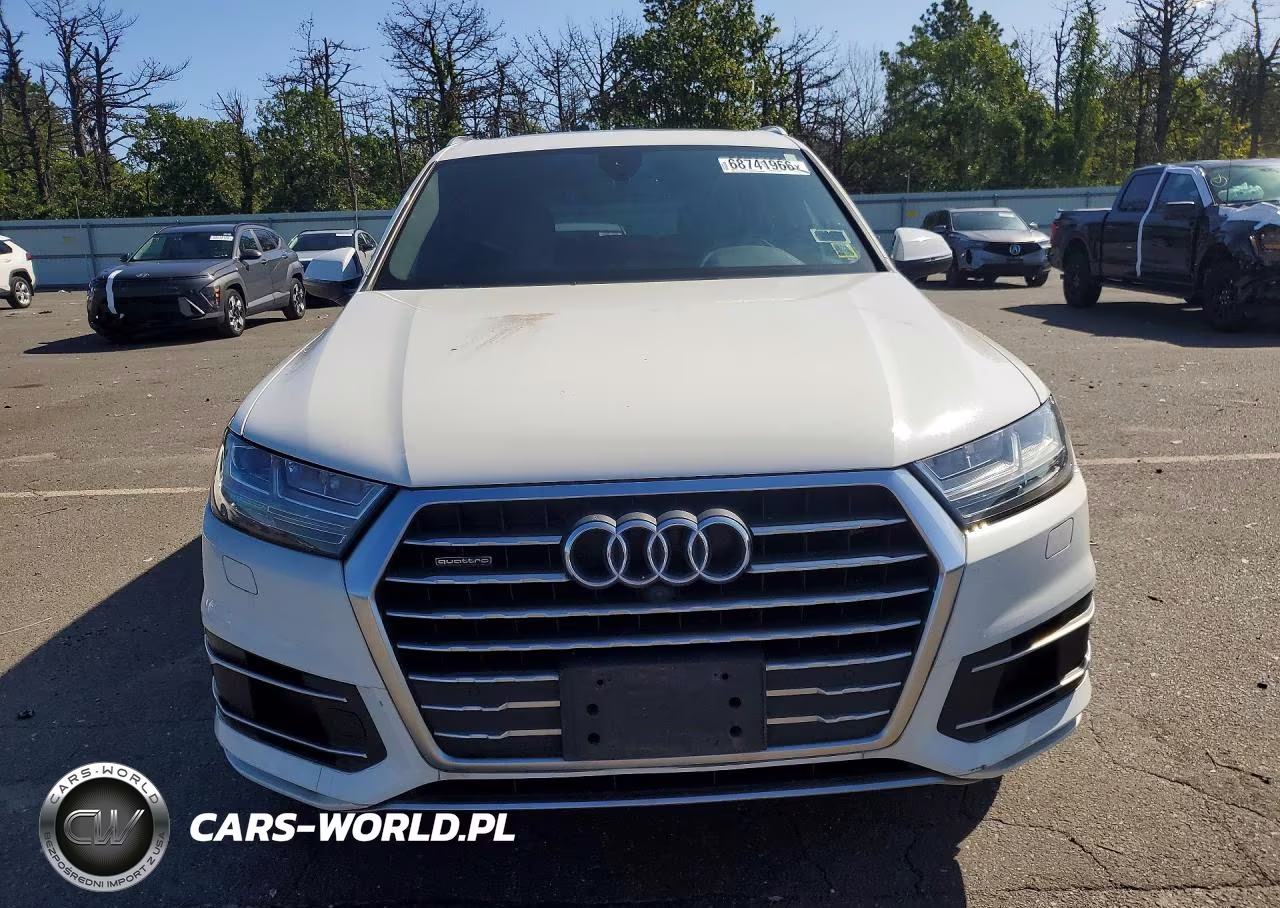 2017 Audi Q7 Premium Plus VIN:WA1LHAF70HD039010 - 5
