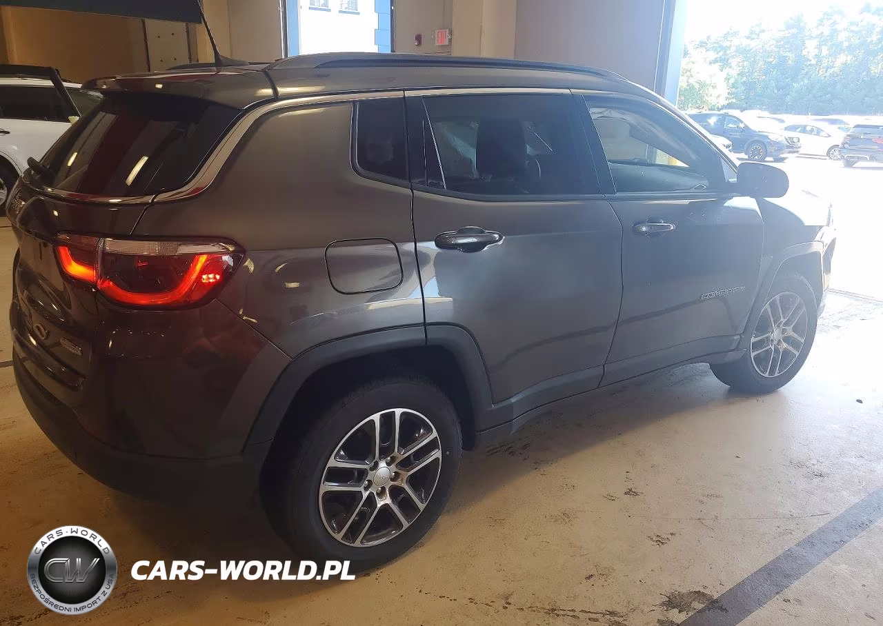 2019 Jeep Compass Latitude VIN:3C4NJDBB4KT601149 - 3