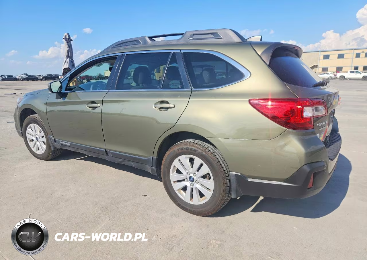 2018 Subaru Outback 2.5I Premium VIN:4S4BSAFC6J3260084 - 2