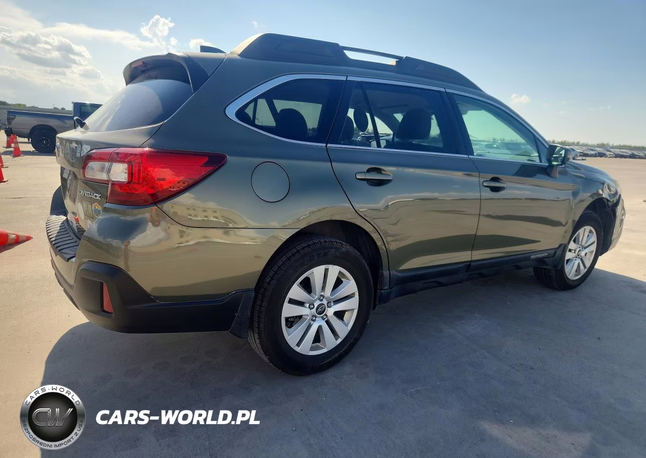 2018 Subaru Outback 2.5I Premium VIN:4S4BSAFC6J3260084 - 3