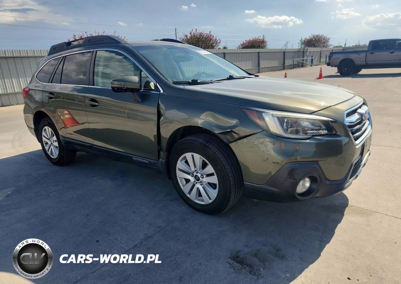 2018 Subaru Outback 2.5I Premium VIN:4S4BSAFC6J3260084 - 4