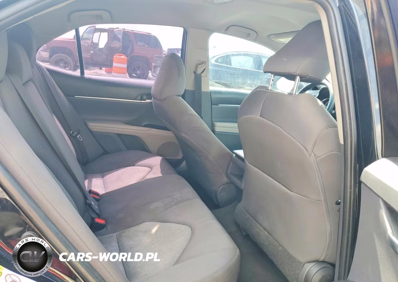 2018 Toyota Camry Le VIN:4T1B11HK0JU055006 - 10