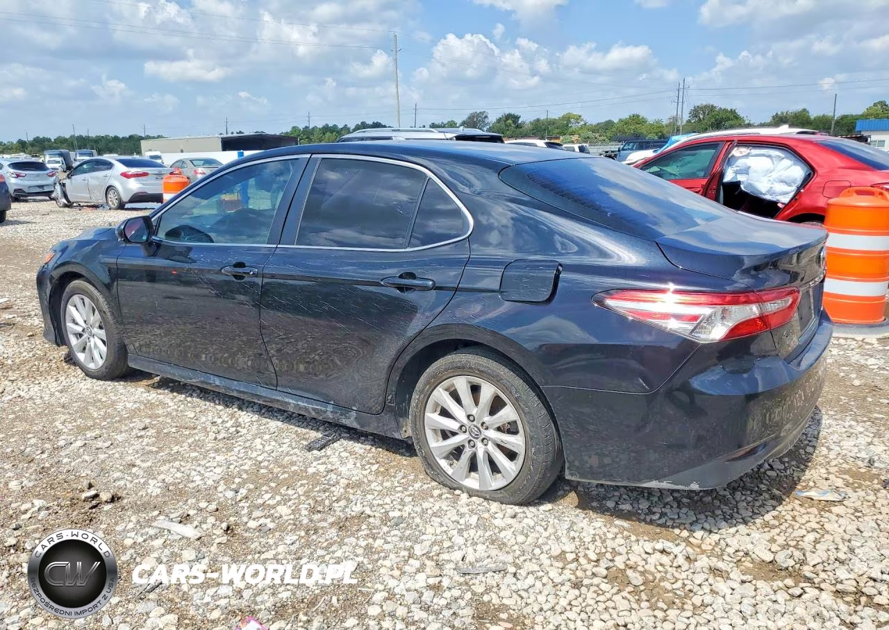 2018 Toyota Camry Le VIN:4T1B11HK0JU055006 - 2