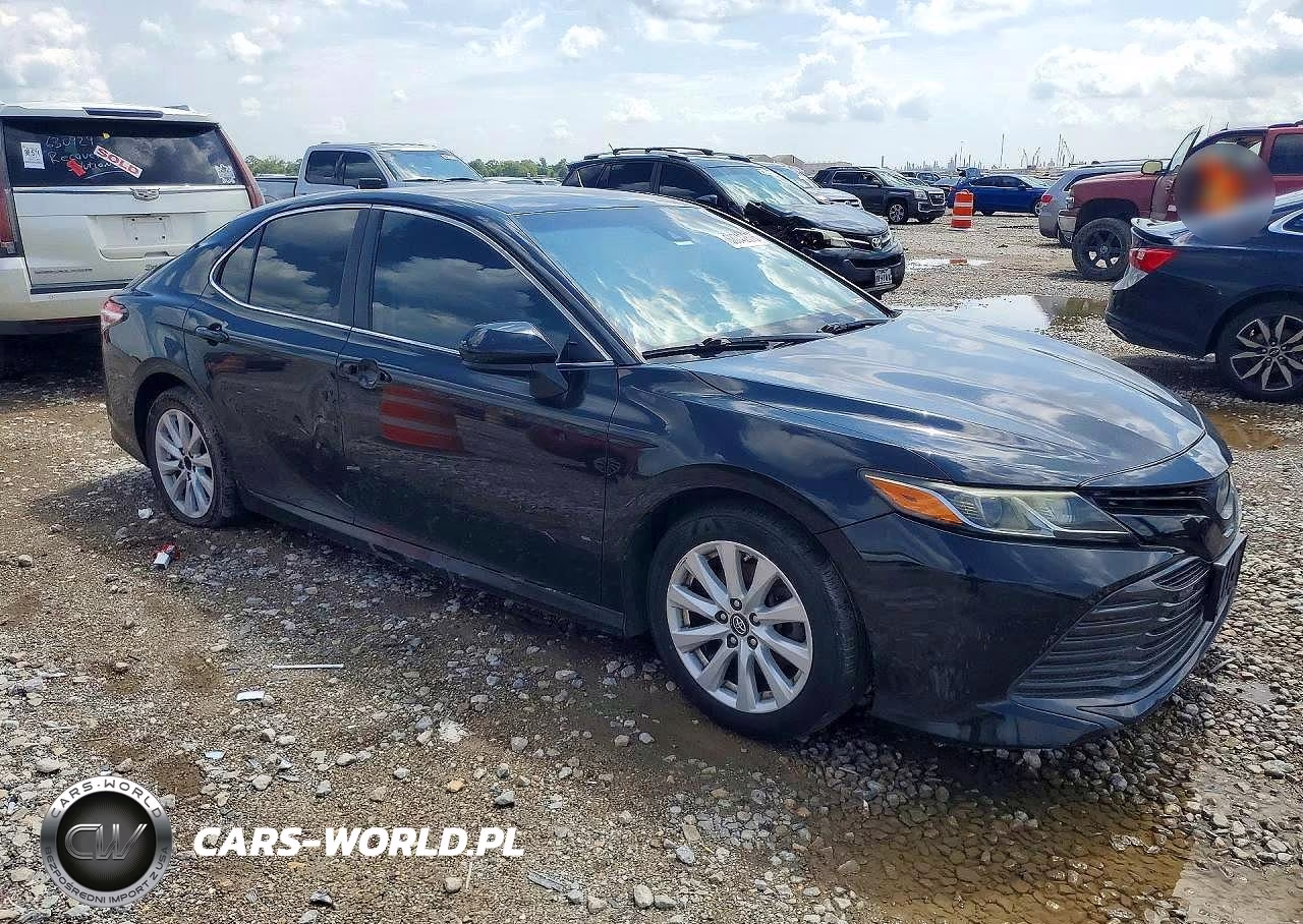 2018 Toyota Camry Le VIN:4T1B11HK0JU055006 - 4