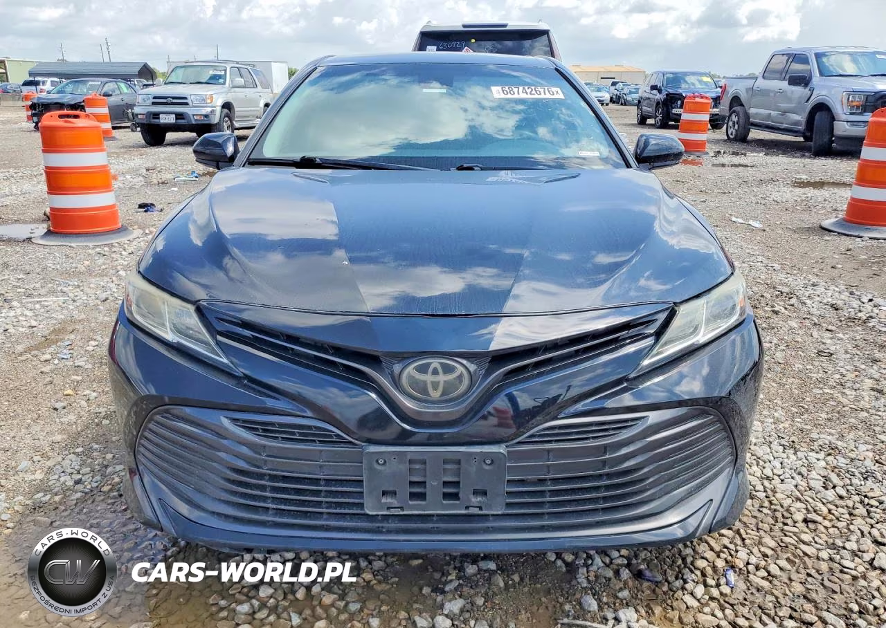 2018 Toyota Camry Le VIN:4T1B11HK0JU055006 - 5