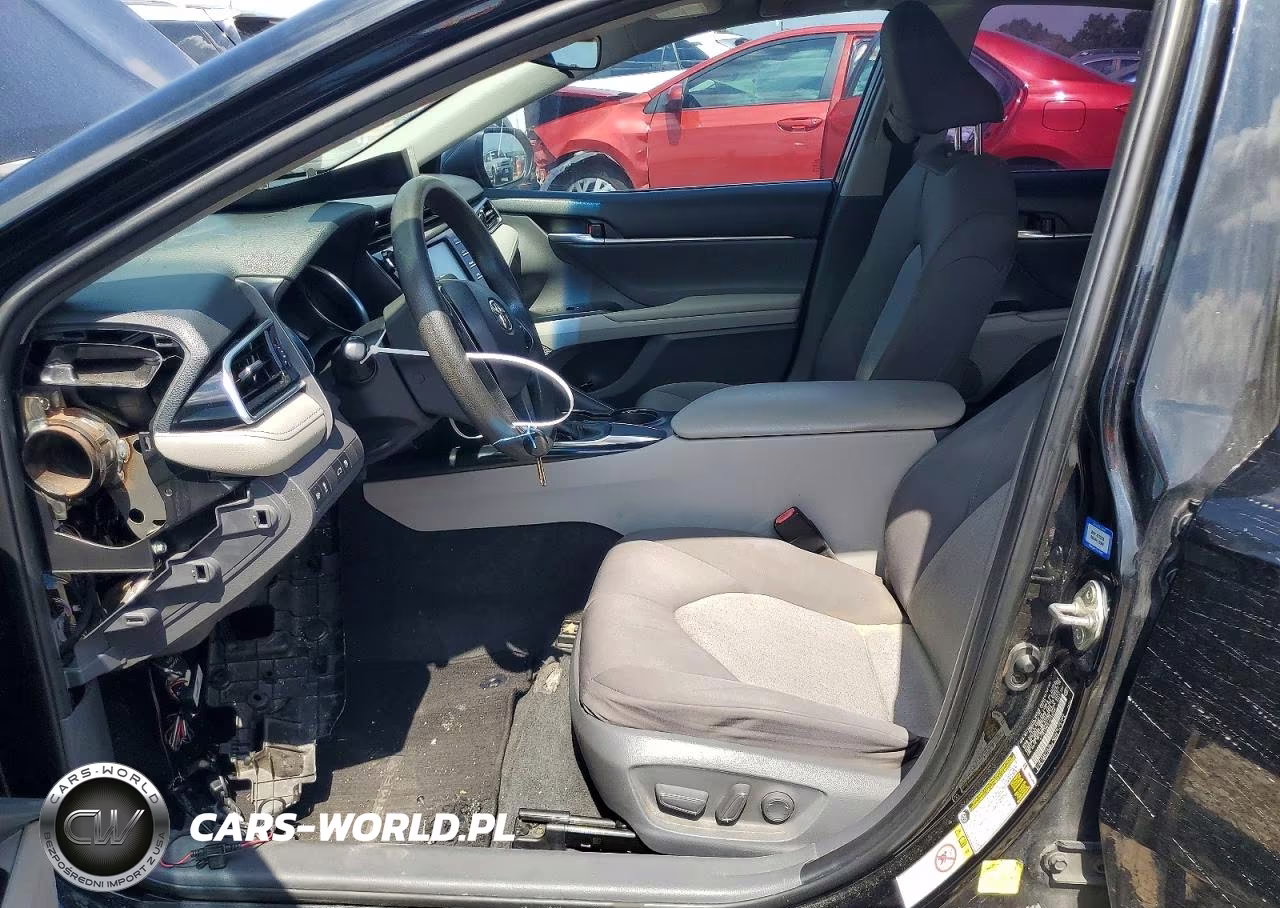 2018 Toyota Camry Le VIN:4T1B11HK0JU055006 - 7