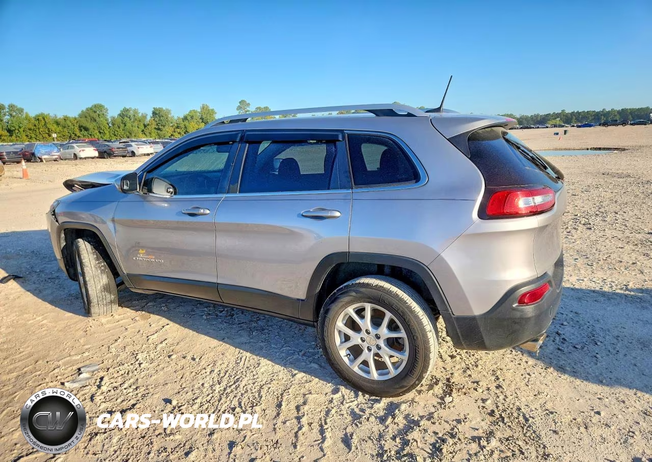 2018 Jeep Cherokee Latitude VIN:1C4PJLCX9JD518074 - 2