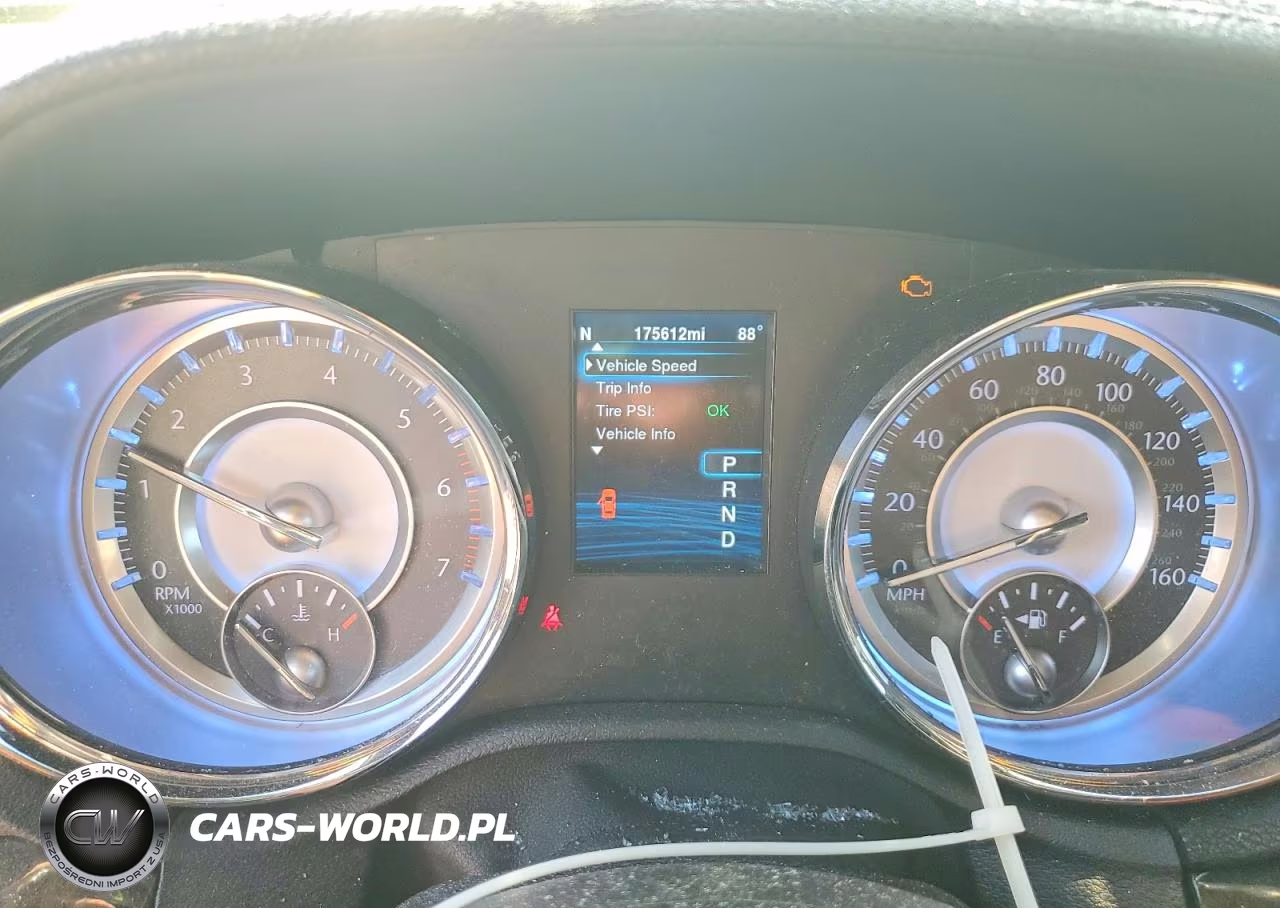 2014 Chrysler 300C VIN:2C3CCAKT6EH128526 - 9