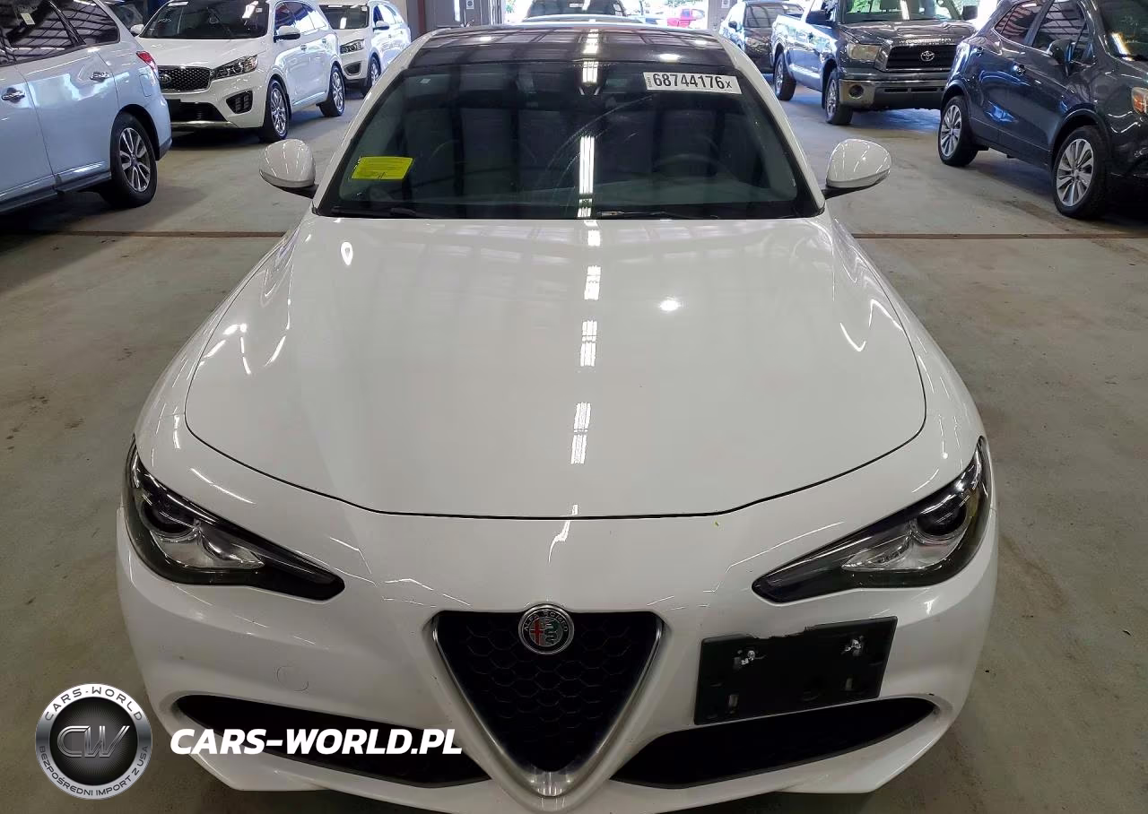 2018 Alfa Romeo Giulia Q4 VIN:ZARFAEDN6J7597664 - 5