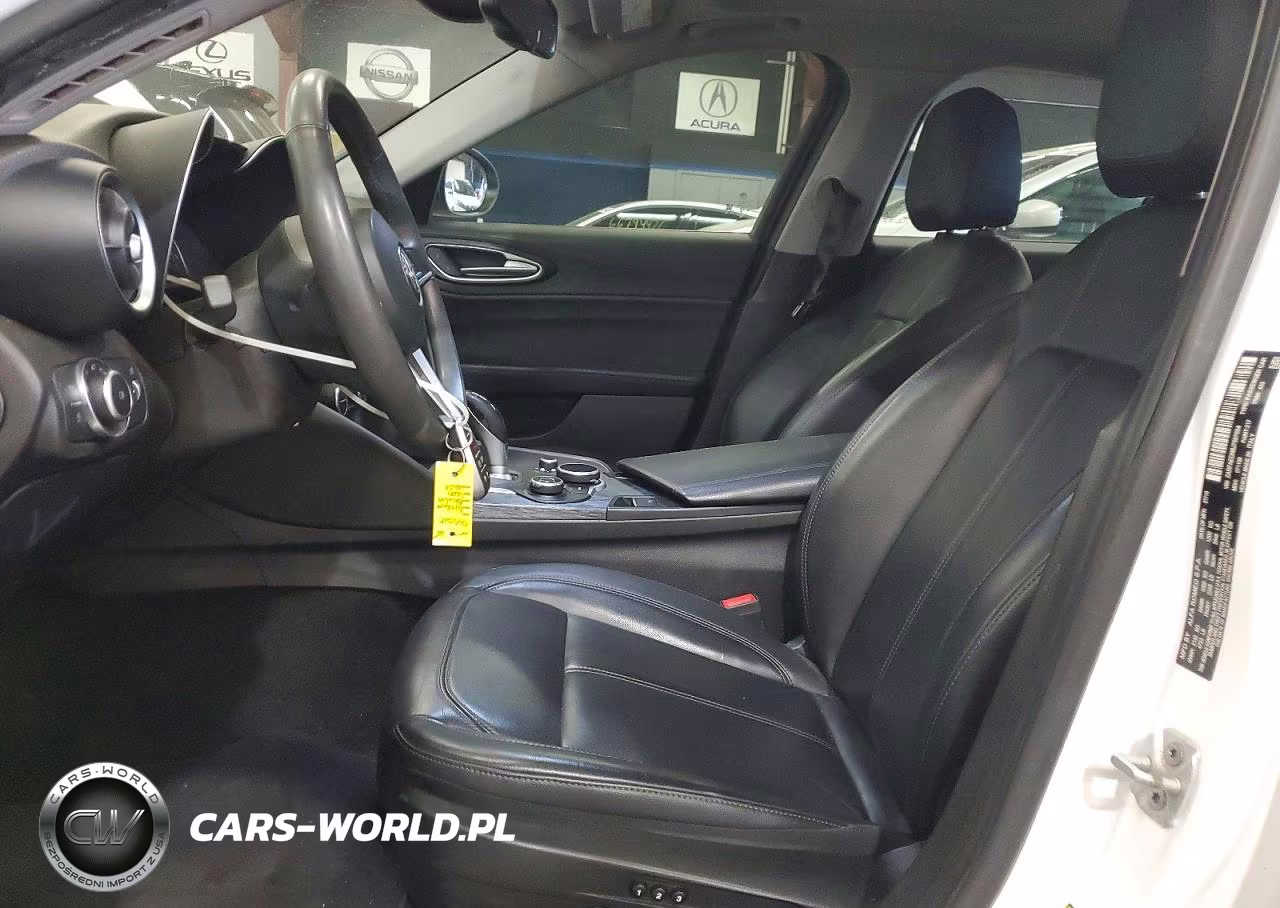 2018 Alfa Romeo Giulia Q4 VIN:ZARFAEDN6J7597664 - 7