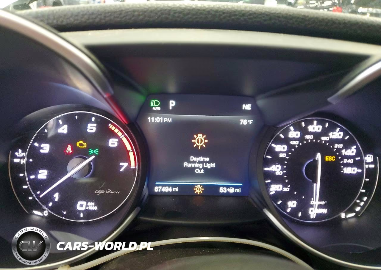 2018 Alfa Romeo Giulia Q4 VIN:ZARFAEDN6J7597664 - 9