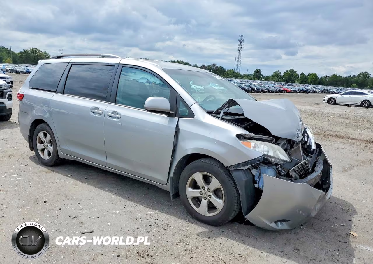 2015 Toyota Sienna Le VIN:5TDKK3DC8FS651567 - 4