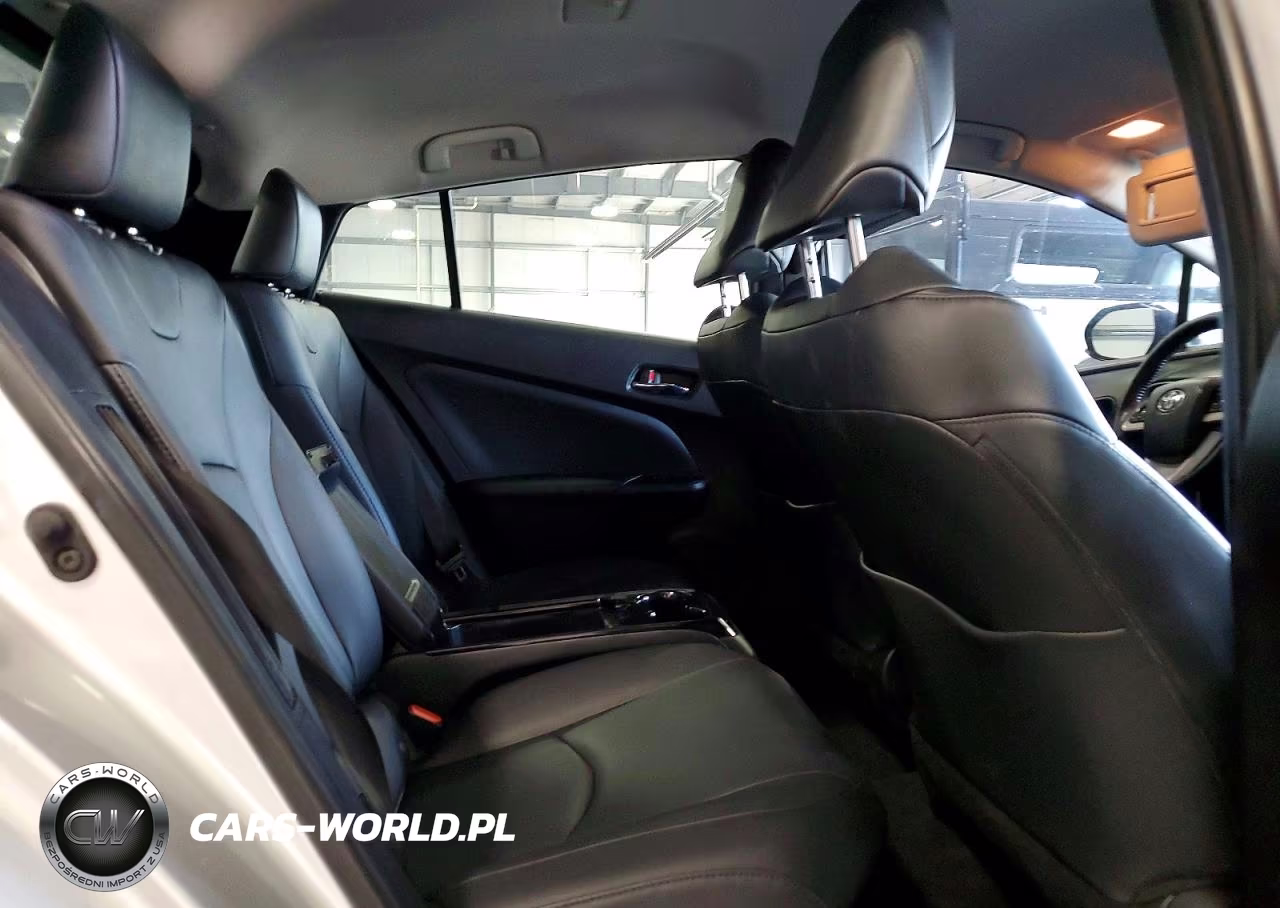 2018 Toyota Prius Prime Advanced VIN:JTDKARFP0J3084836 - 11