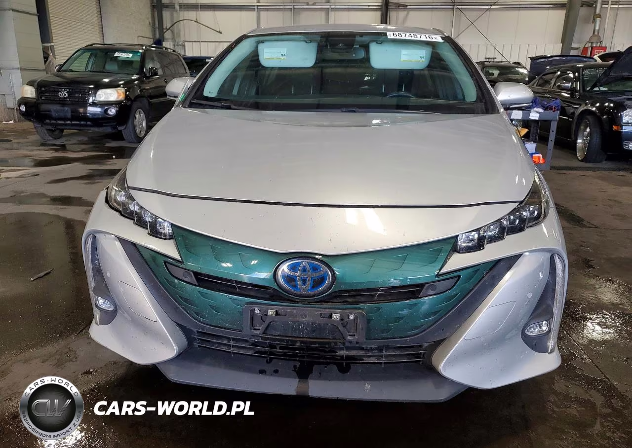 2018 Toyota Prius Prime Advanced VIN:JTDKARFP0J3084836 - 5