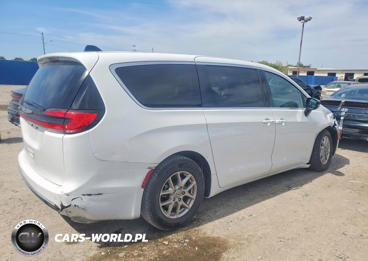 2024 Chrysler Pacifica Touring L VIN:2C4RC1BGXRR116517 - 3