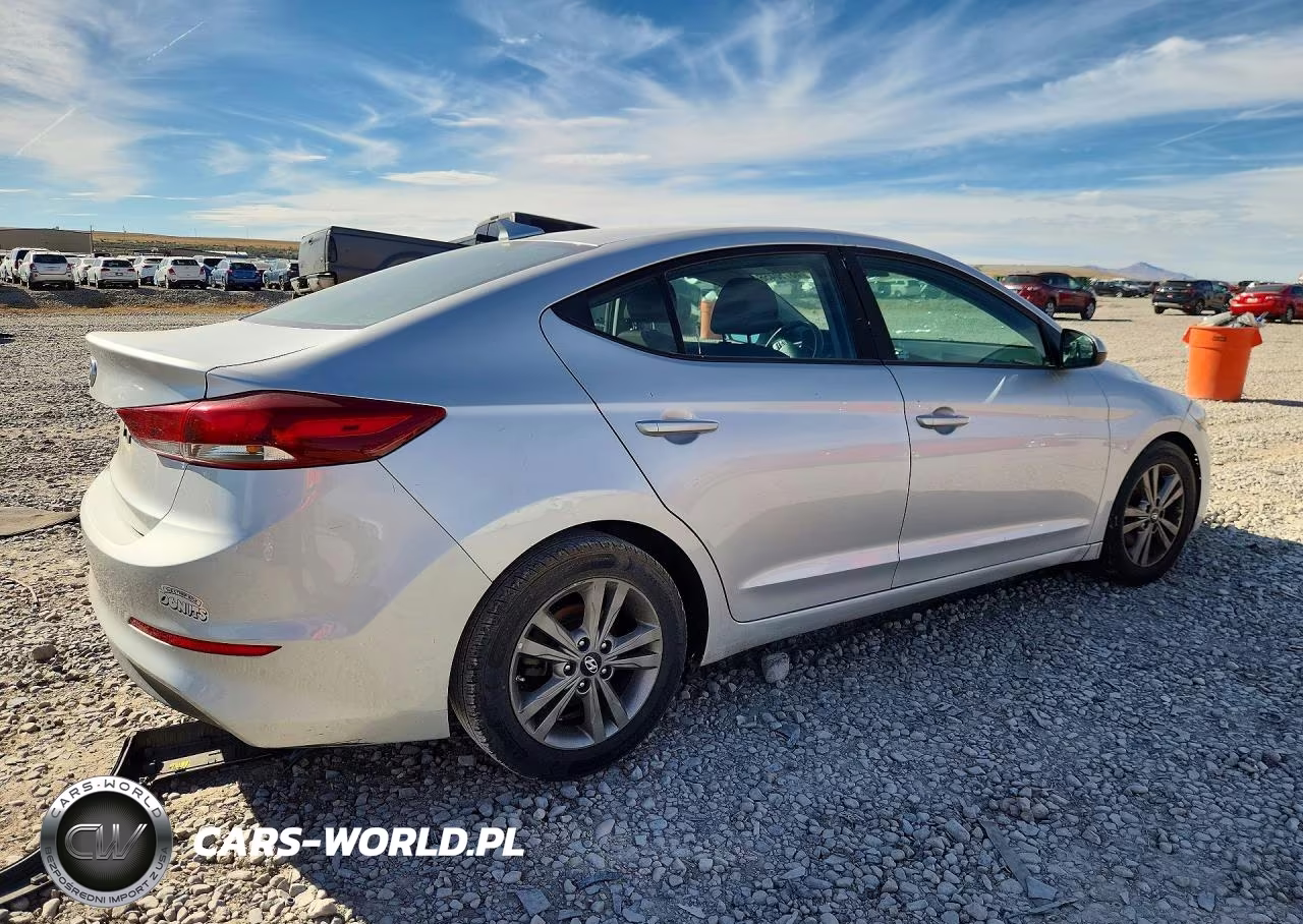 2018 Hyundai Elantra Sel VIN:5NPD84LF3JH334318 - 3