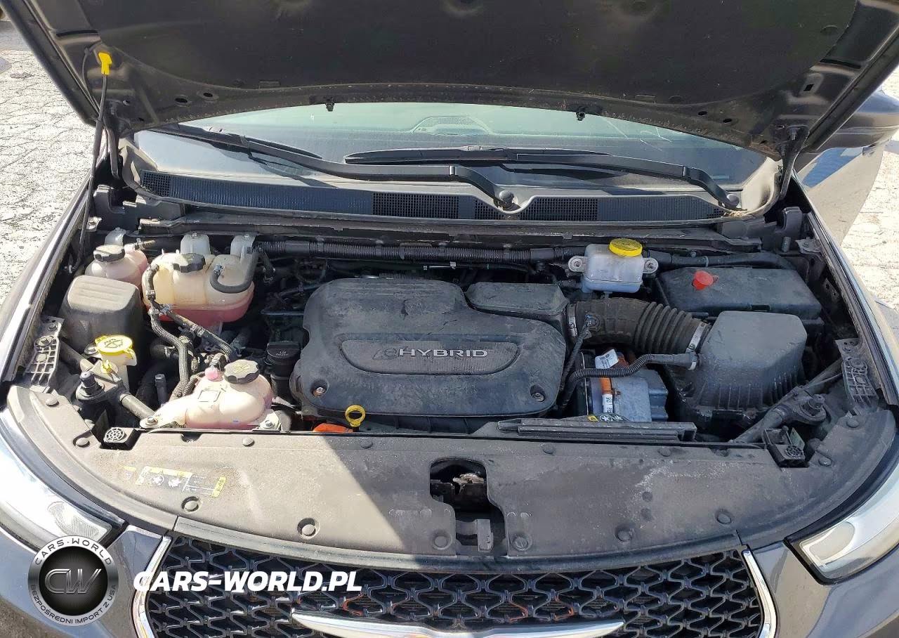 2022 Chrysler Pacifica Hybrid Touring L VIN:2C4RC1L78NR121482 - 12