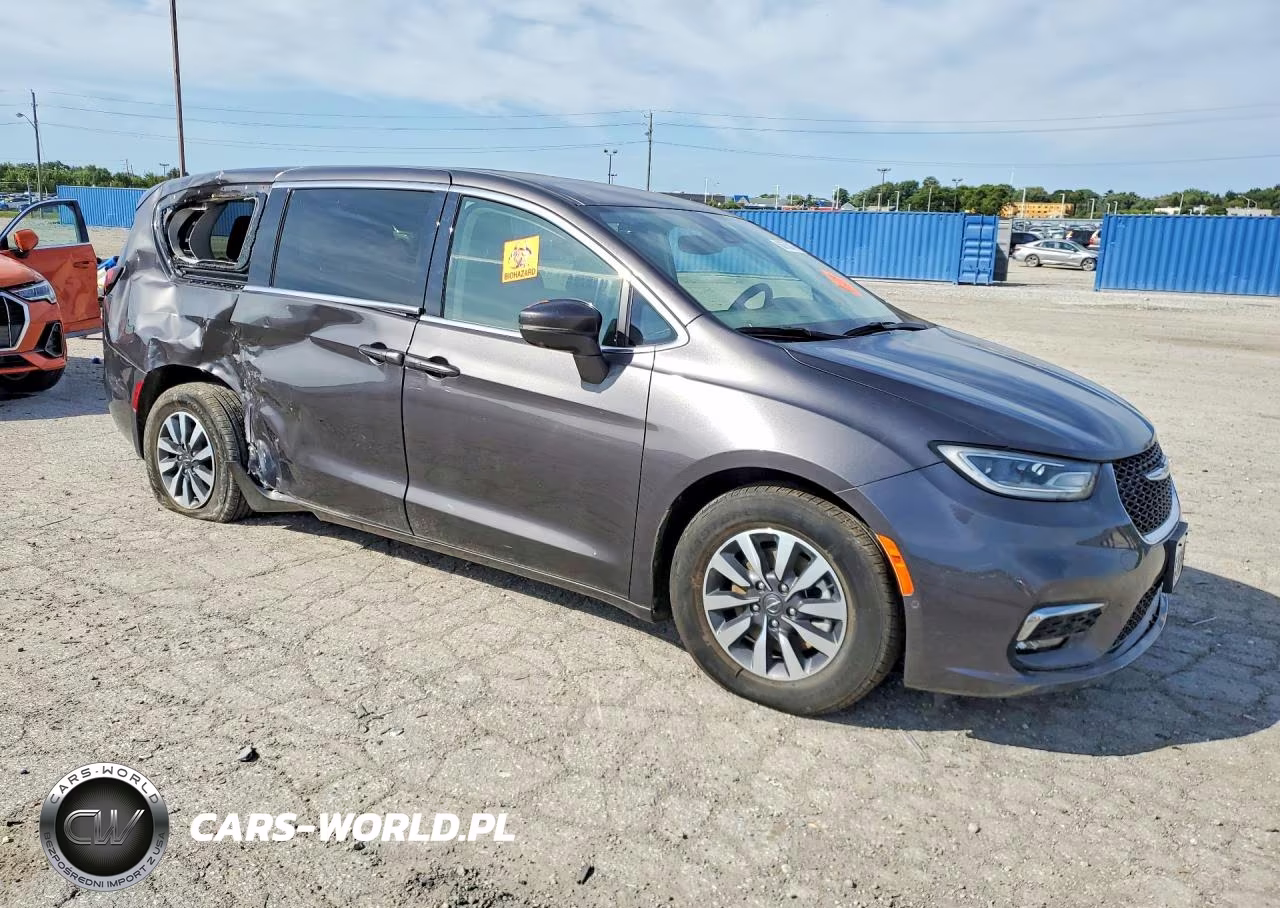 2022 Chrysler Pacifica Hybrid Touring L VIN:2C4RC1L78NR121482 - 4