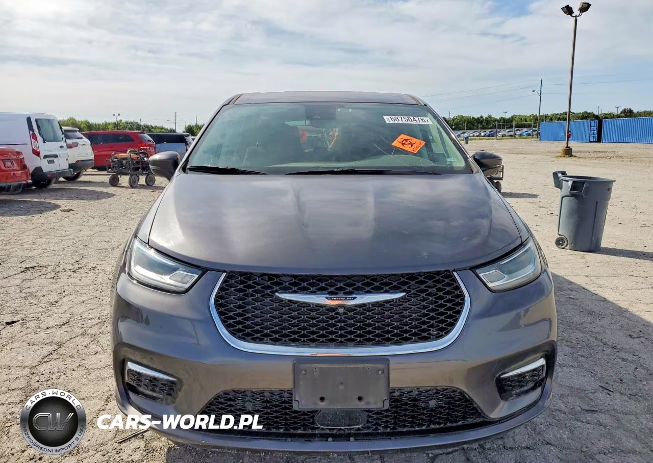 2022 Chrysler Pacifica Hybrid Touring L VIN:2C4RC1L78NR121482 - 5