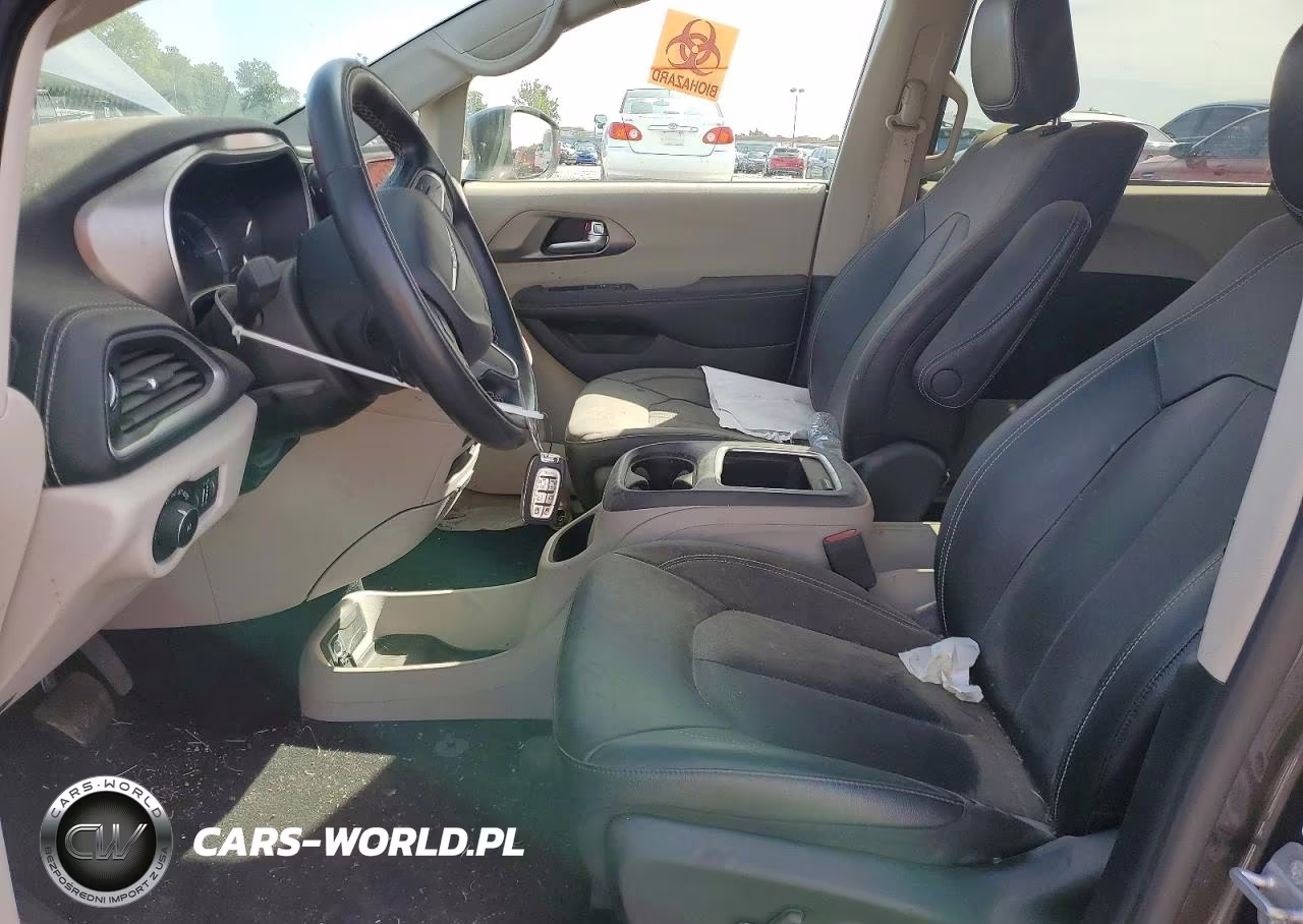 2022 Chrysler Pacifica Hybrid Touring L VIN:2C4RC1L78NR121482 - 7