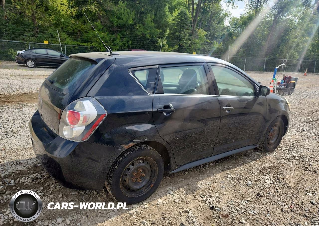 2010 Pontiac Vibe VIN:5Y2SP6E04AZ411219 - 3