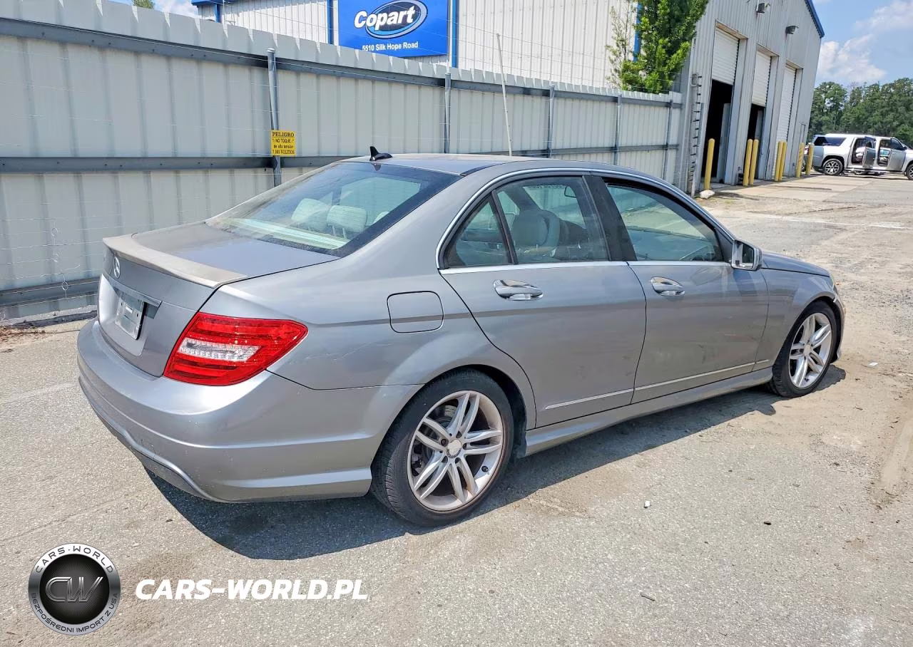 2013 Mercedes-Benz C 250 VIN:WDDGF4HB0DA779352 - 3