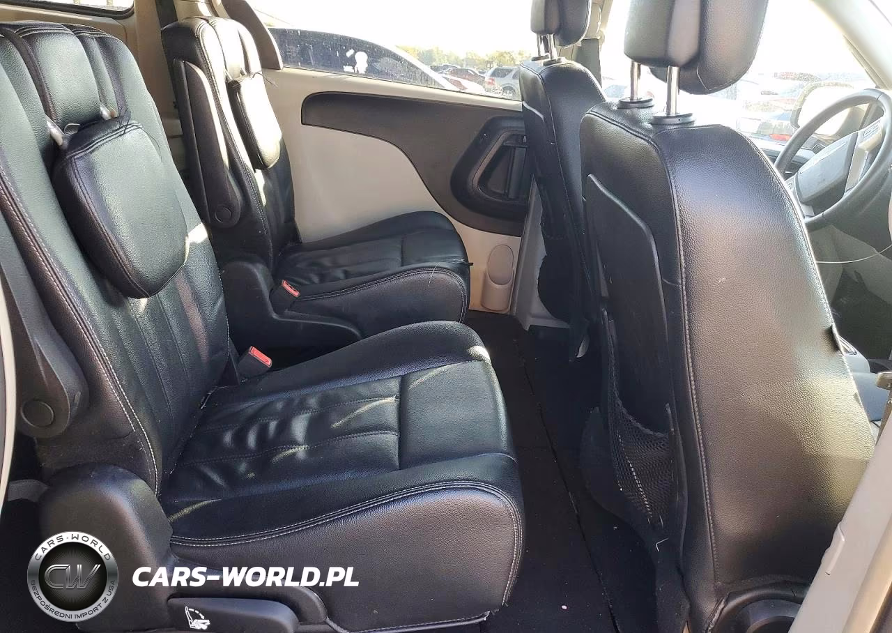 2014 Chrysler Town & Country Touring VIN:2C4RC1BG8ER211457 - 11
