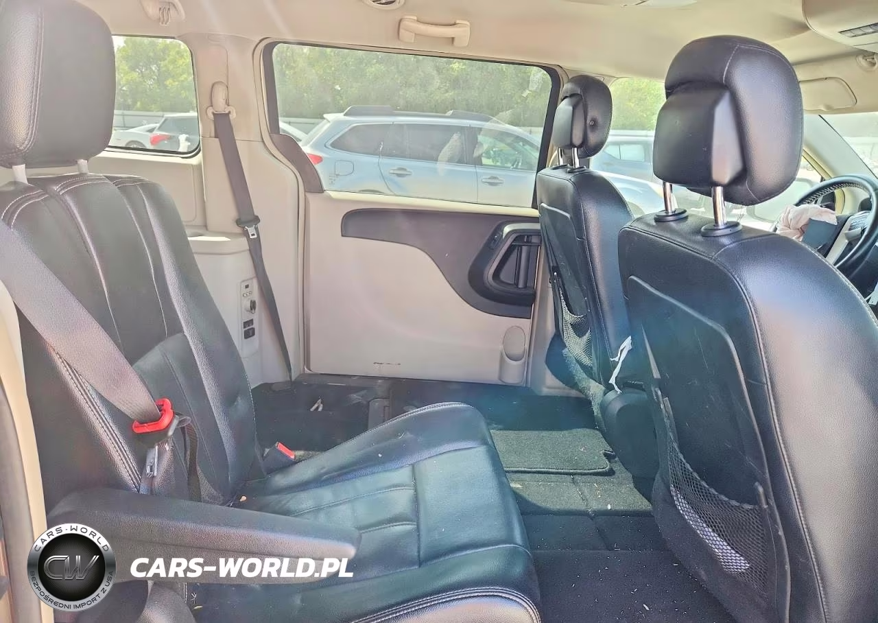 2014 Chrysler Town & Country Touring VIN:2C4RC1BG5ER342362 - 11