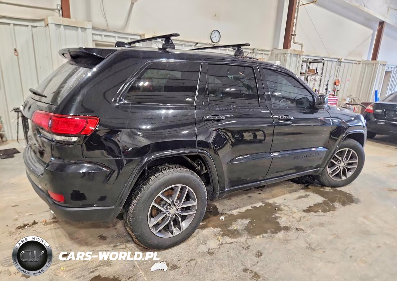 2017 Jeep Grand Cherokee Laredo VIN:1C4RJFAG7HC851368 - 3