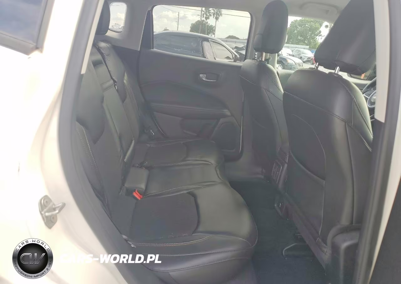 2018 Jeep Compass Latitude VIN:3C4NJDBB4JT348929 - 11