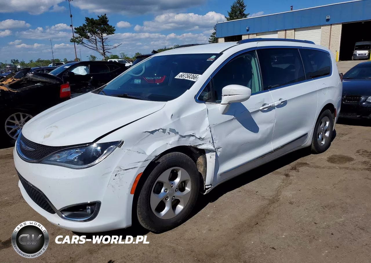 2017 Chrysler Pacifica Touring L Plus