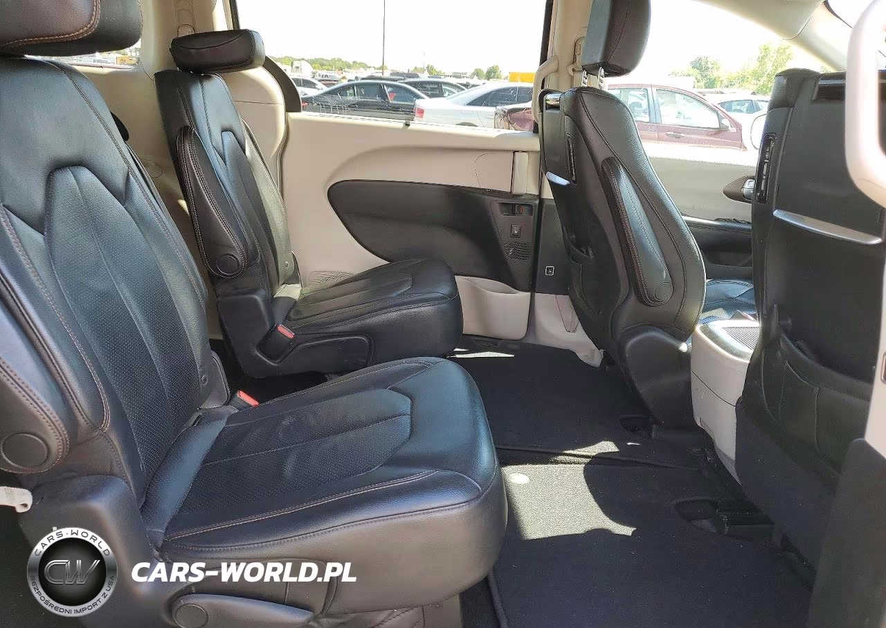 2017 Chrysler Pacifica Touring L Plus VIN:2C4RC1EG5HR514101 - 11