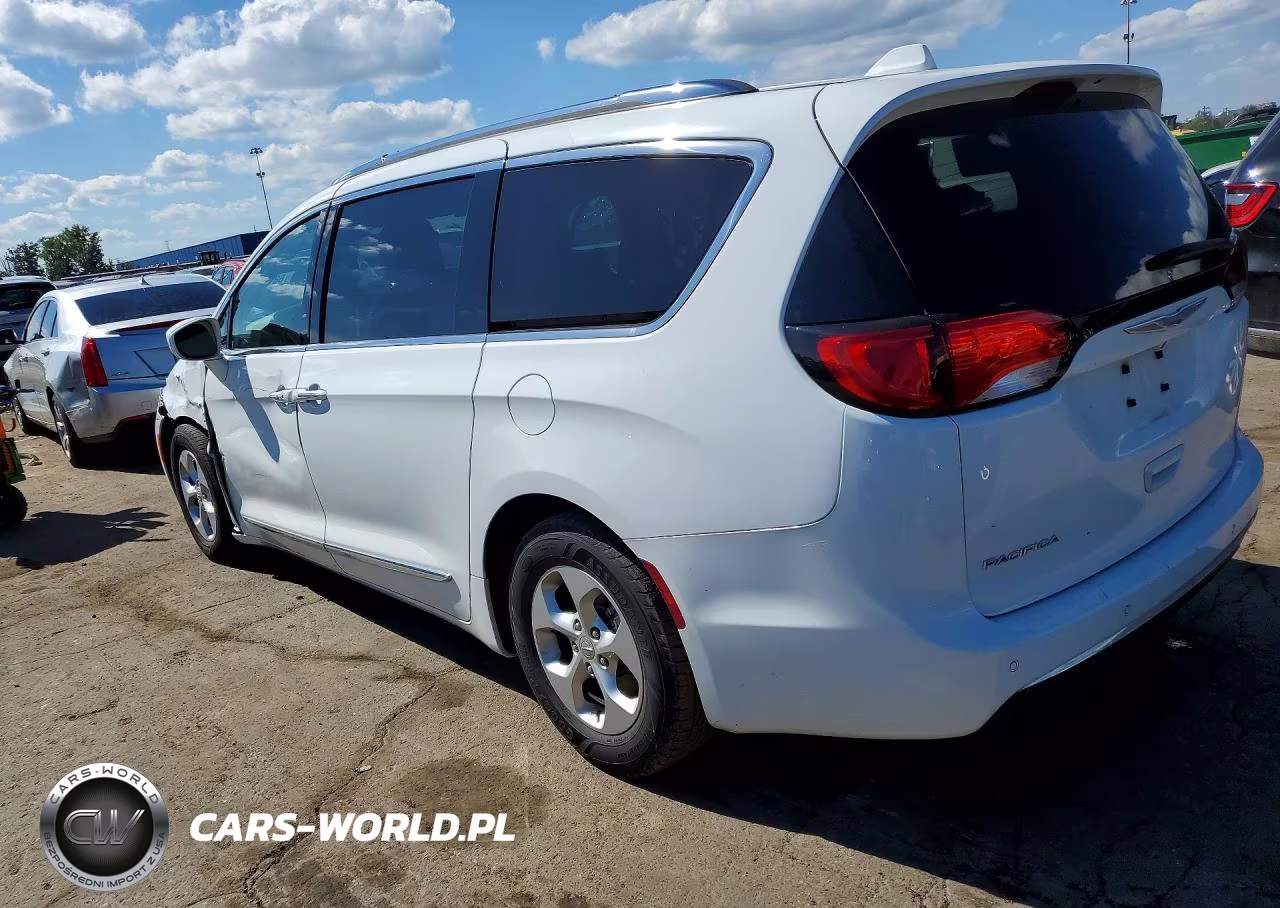 2017 Chrysler Pacifica Touring L Plus VIN:2C4RC1EG5HR514101 - 2