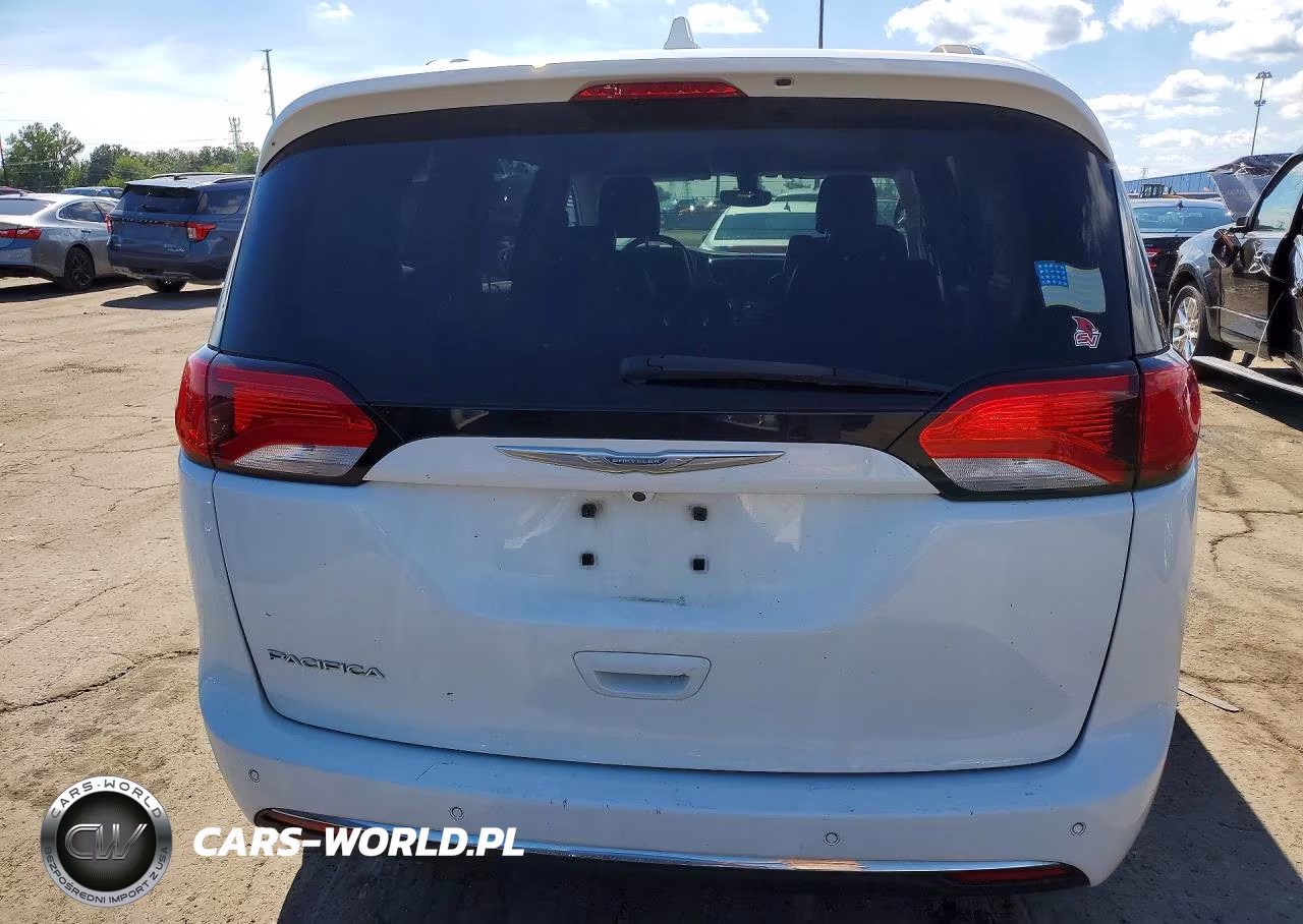 2017 Chrysler Pacifica Touring L Plus VIN:2C4RC1EG5HR514101 - 6