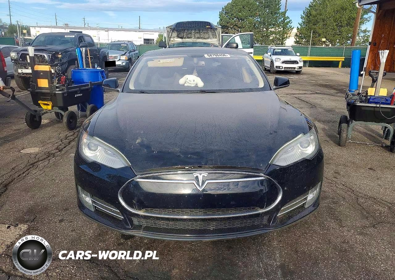 2013 Tesla Model S VIN:5YJSA1CN9DFP16180 - 5