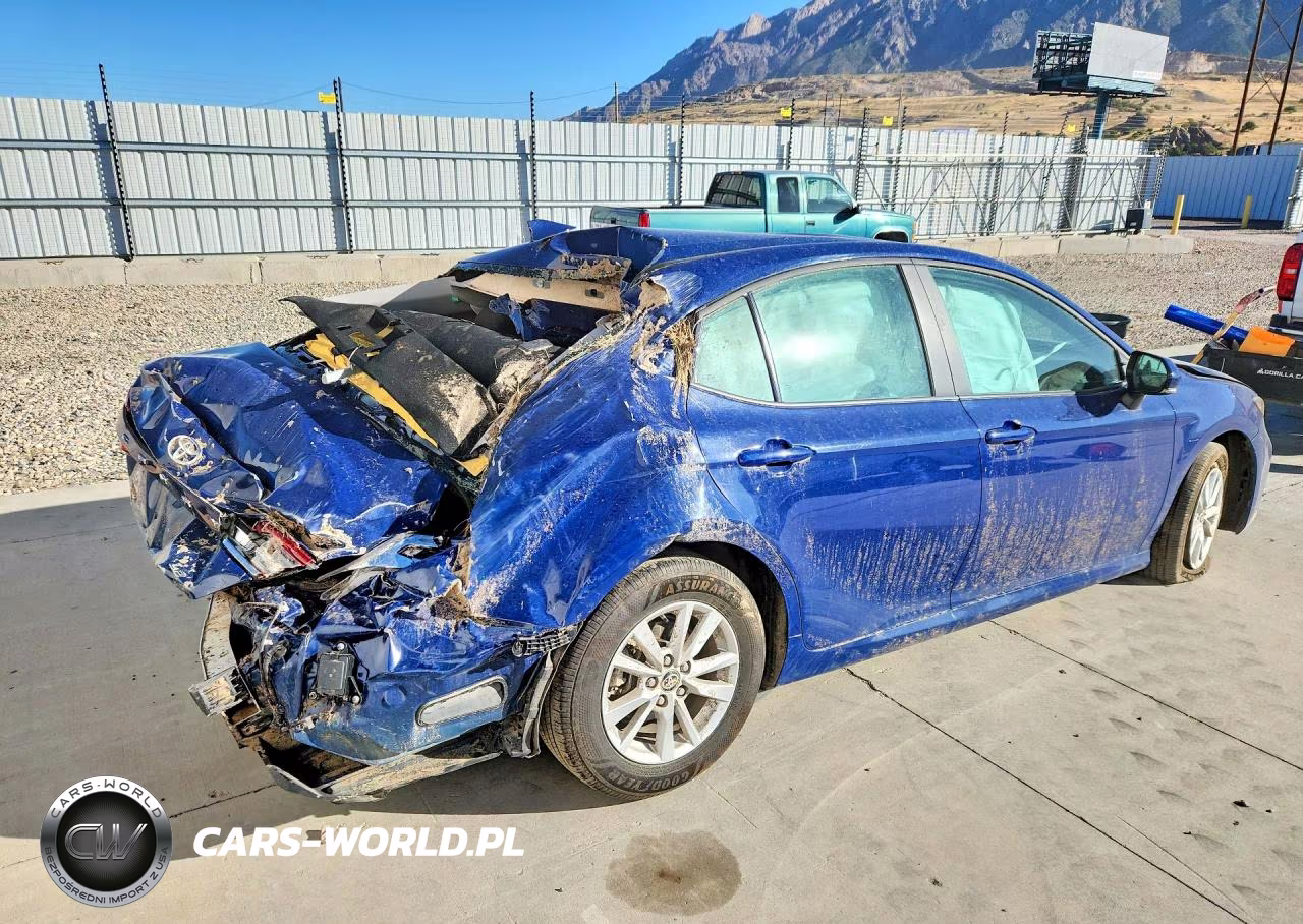 2026 Toyota Camry Le VIN:4T1DAACK6TU266827 - 3