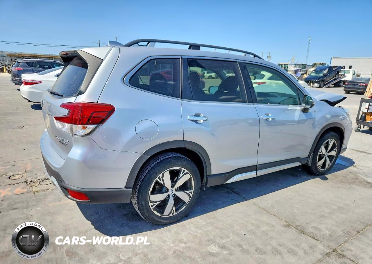 2019 Subaru Forester Touring VIN:JF2SKAWC0KH445578 - 3