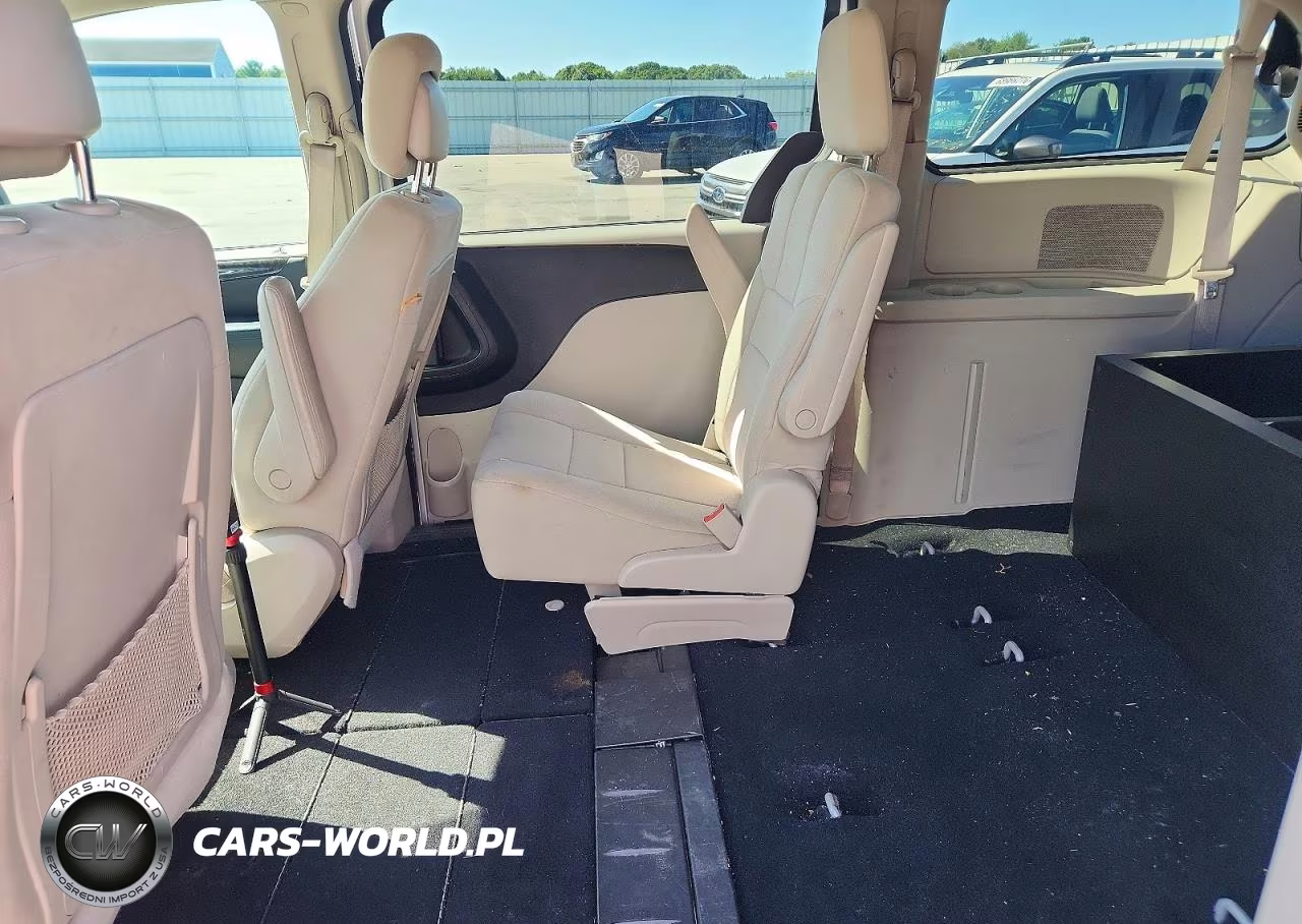 2011 Dodge Grand Caravan Express VIN:2D4RN4DG8BR674447 - 11