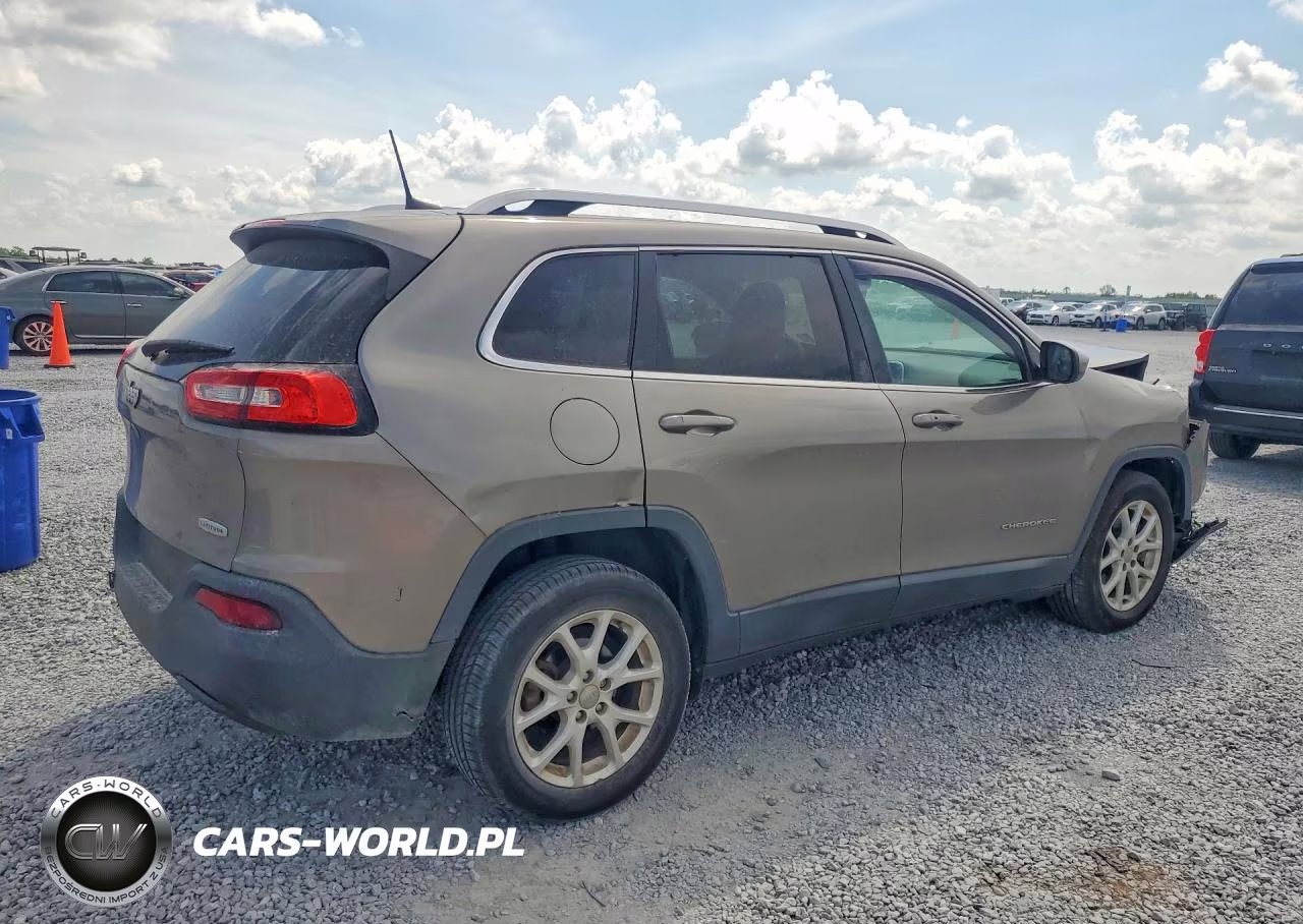 2018 Jeep Cherokee Latitude Plus VIN:1C4PJLLB4JD605613 - 3