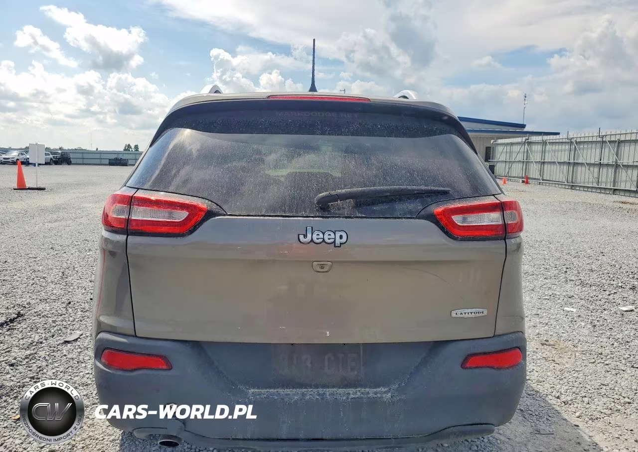 2018 Jeep Cherokee Latitude Plus VIN:1C4PJLLB4JD605613 - 6