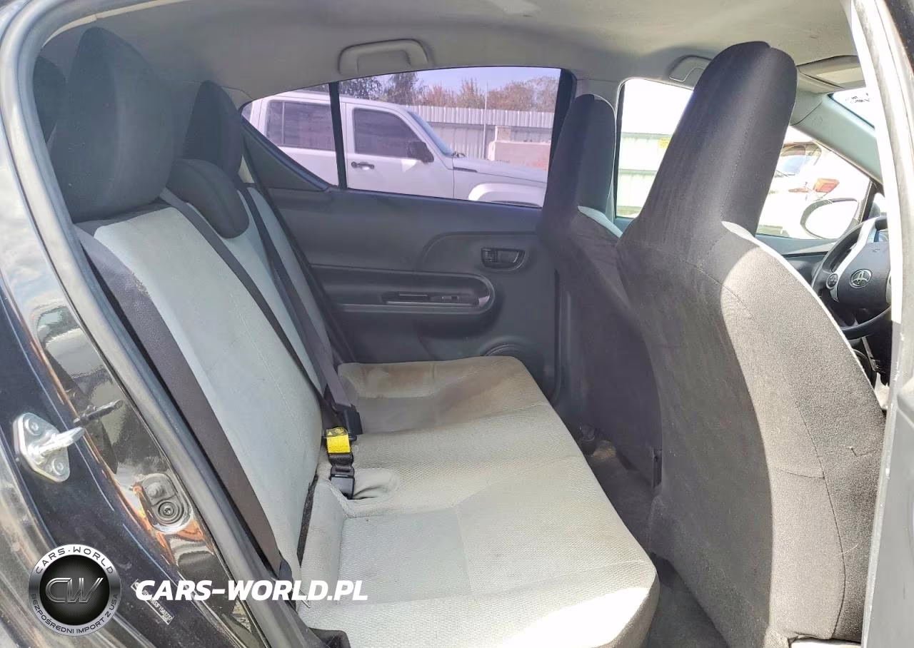 2015 Toyota Prius C One VIN:JTDKDTB33F1583737 - 11