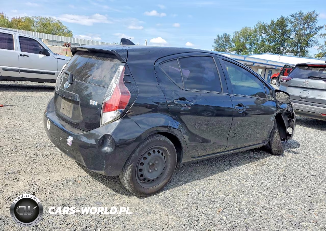 2015 Toyota Prius C One VIN:JTDKDTB33F1583737 - 3