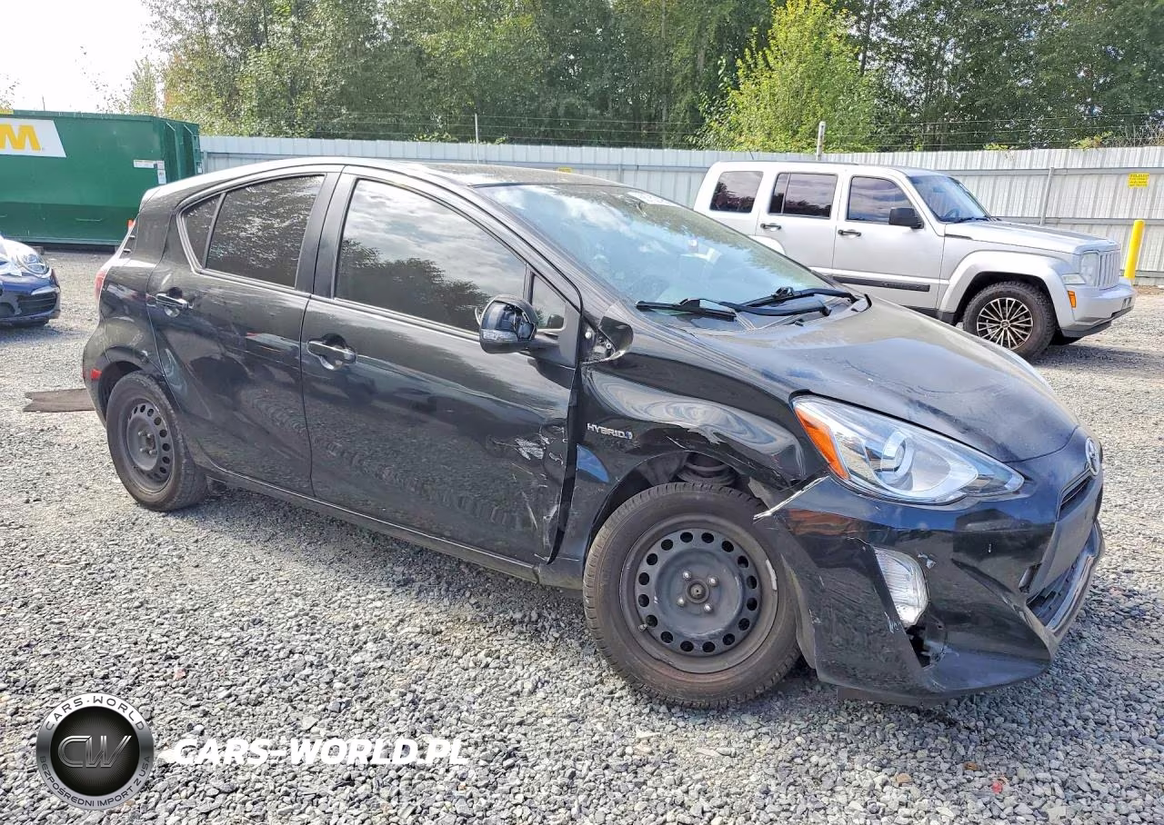 2015 Toyota Prius C One VIN:JTDKDTB33F1583737 - 4