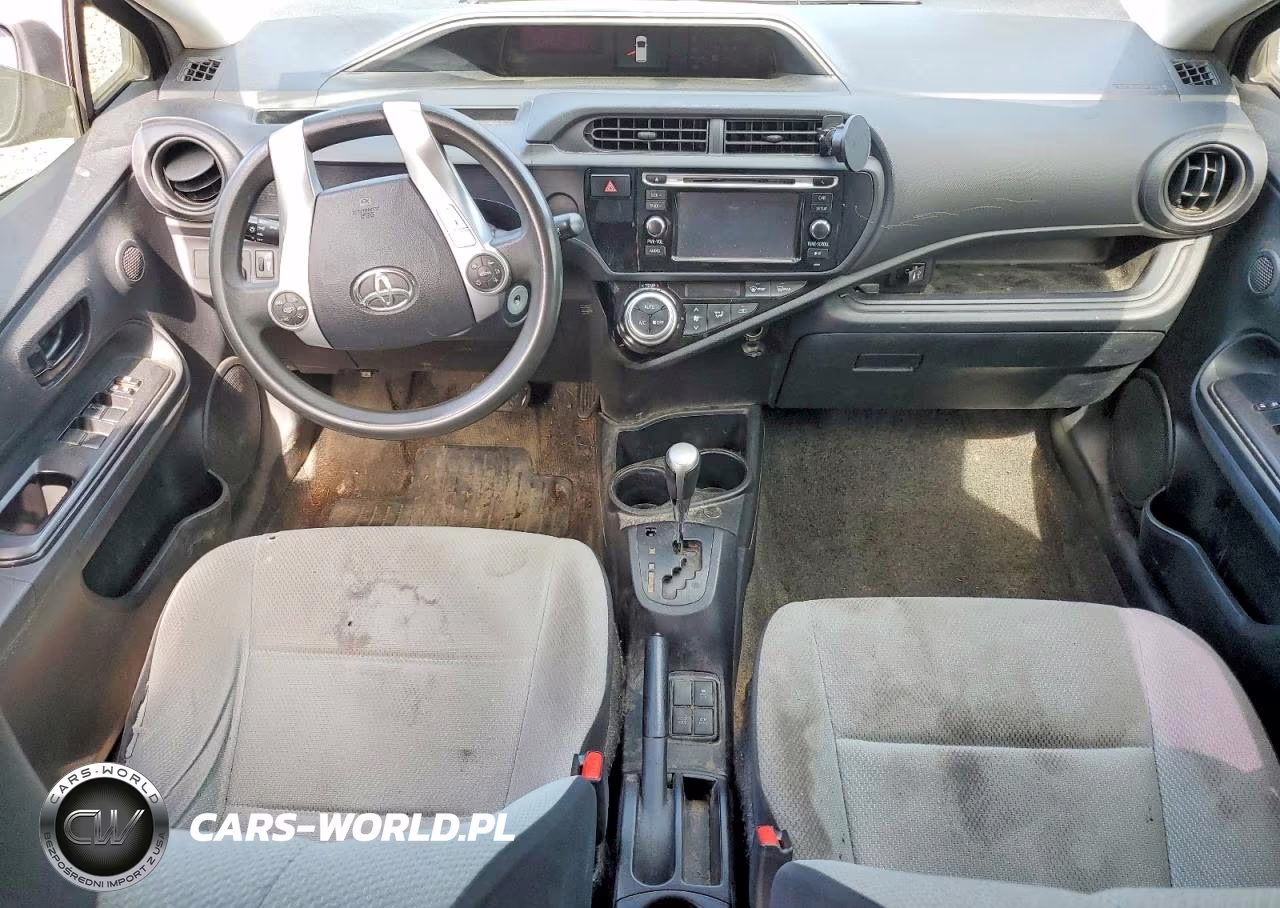 2015 Toyota Prius C One VIN:JTDKDTB33F1583737 - 8