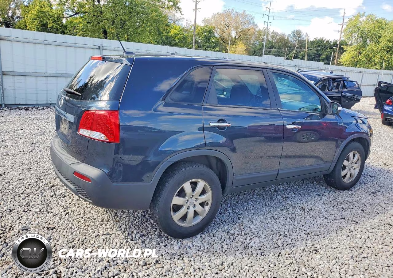 2013 Kia Sorento Lx VIN:5XYKT3A12DG344633 - 3
