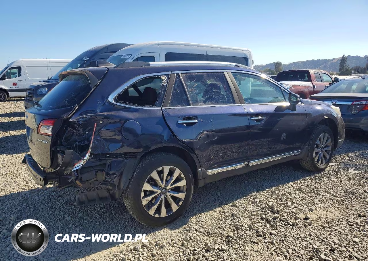 2018 Subaru Outback Touring VIN:4S4BSATC7J3221556 - 3