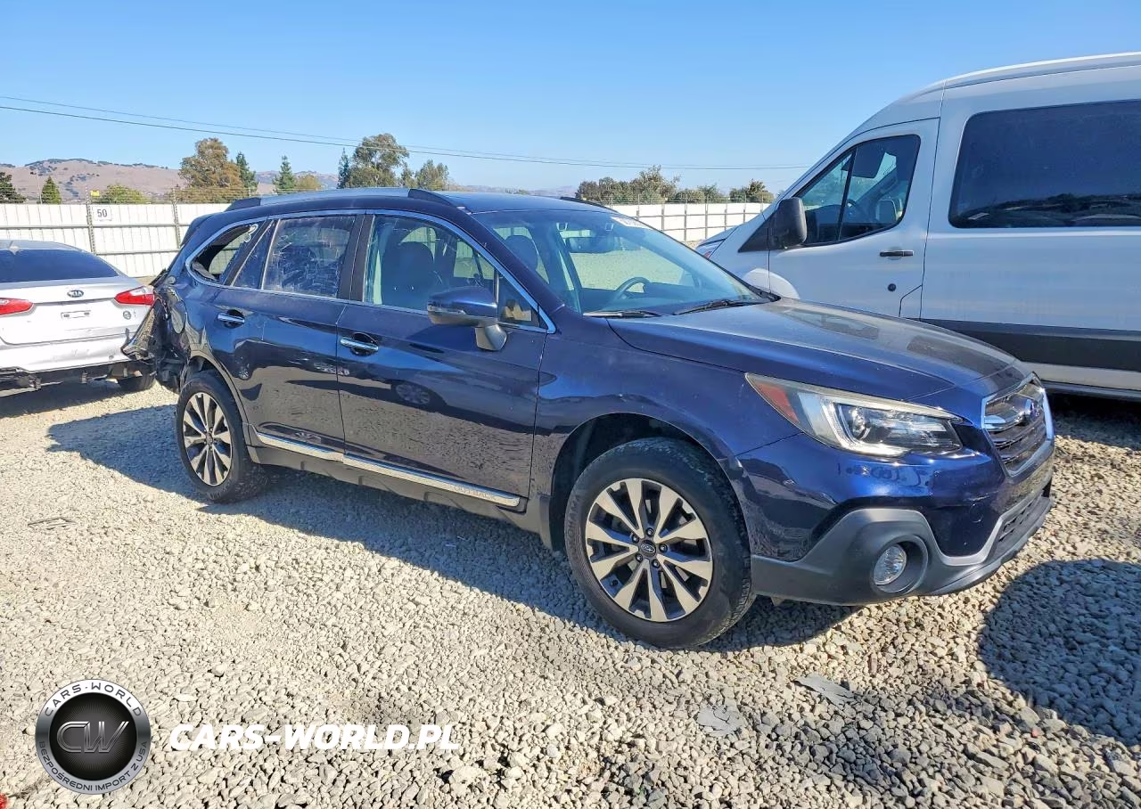 2018 Subaru Outback Touring VIN:4S4BSATC7J3221556 - 4